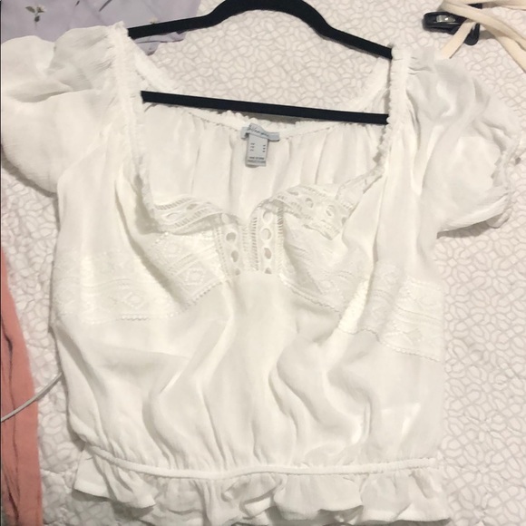 Cute white shirt - Picture 2 of 3